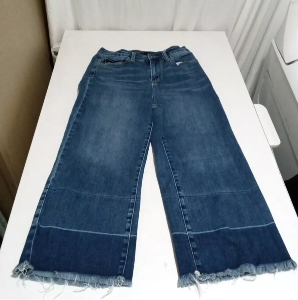 Judy Blue 9/29 Wide Leg Crop Not Your Grandma's Hem Gauchos Jeans Fray Denim